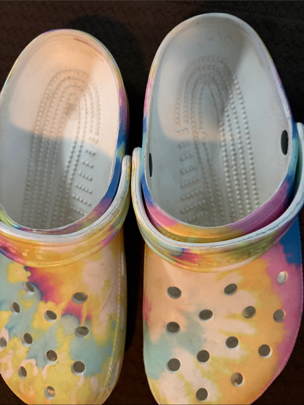 CROCS Tie-Dye Clogs in Yellow Blue Pink Women size 9 - Picture 2 of 5